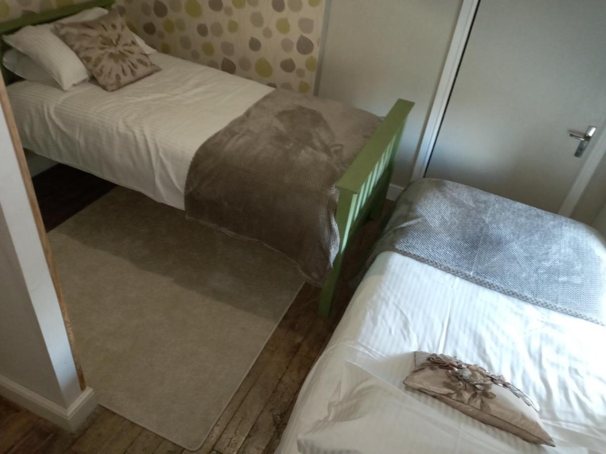 Chez Gondat Chambre D'Hotes Saint-Martial-sur-Isop ภายนอก รูปภาพ