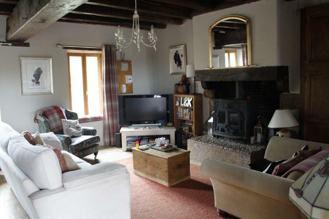 Chez Gondat Chambre D'Hotes Saint-Martial-sur-Isop ภายนอก รูปภาพ