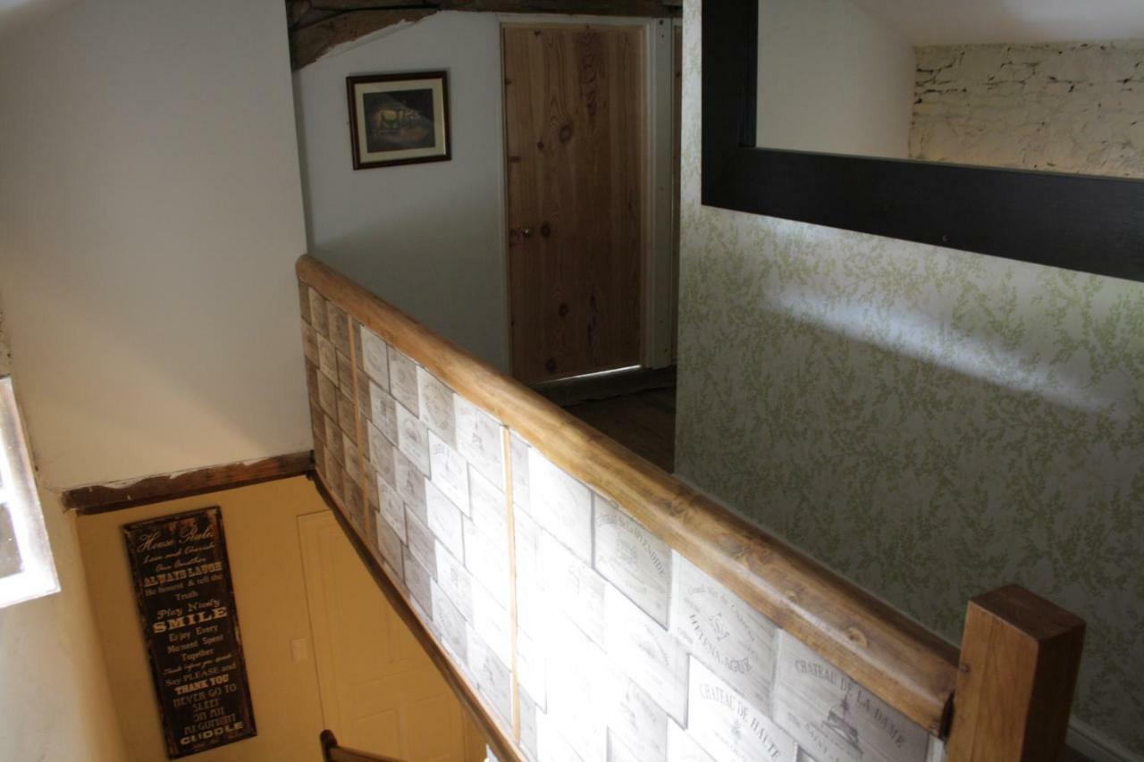 Chez Gondat Chambre D'Hotes Saint-Martial-sur-Isop ภายนอก รูปภาพ